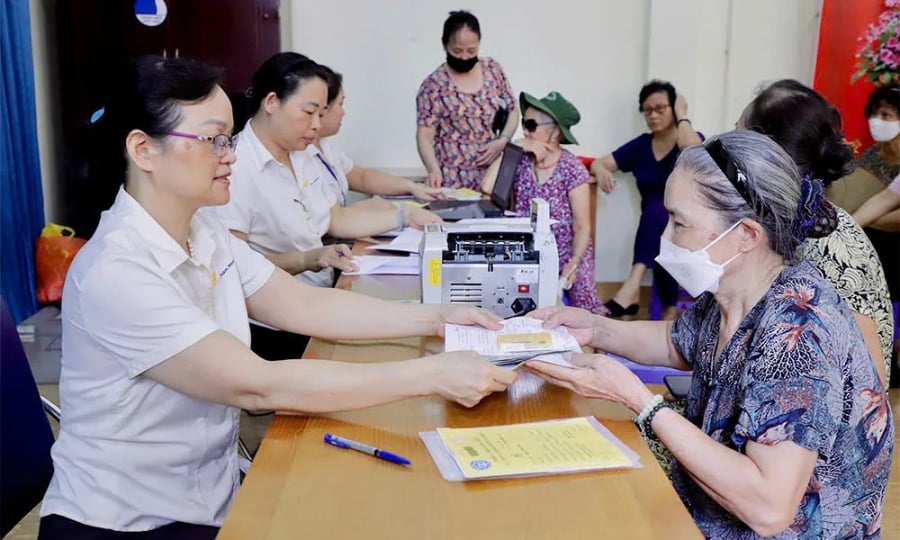 Riêng với người hưởng lương theo thang bảng lương Nhà nước và có toàn bộ thời gian đóng theo chế độ tiền lương Nhà nước, mức bình quân tiền lương được tính theo số năm cuối trước khi nghỉ hưu