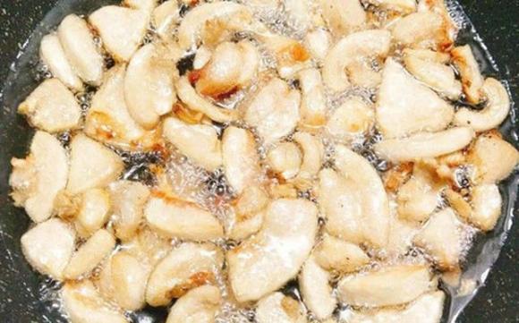 Nhiều nền ẩm thực vẫn duy trì thói quen bảo quản mỡ động vật. 