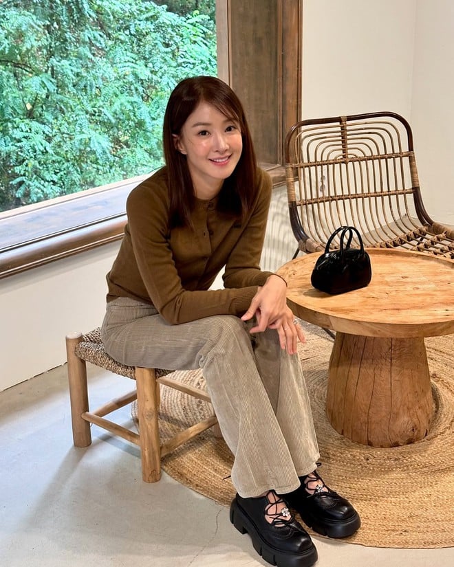 Quần gọn dáng thường được thiết kế ôm nhẹ cơ thể, tạo sự cân đối mà vẫn mang đến cảm giác thoải mái.