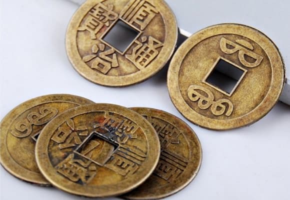 Nhiều người yêu thích sưu tầm đồ cổ, trong đó có đồng tiền xu cổ, vì chúng vừa mang giá trị phong thủy, vừa có tính thẩm mỹ cao.