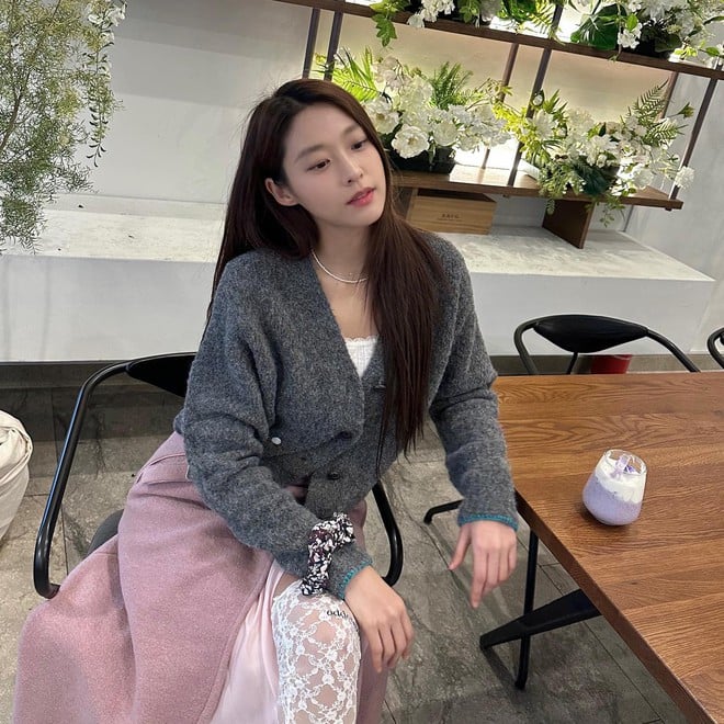  Cardigan có thể khoác ngoài áo thun hoặc cài kín để mặc như áo len