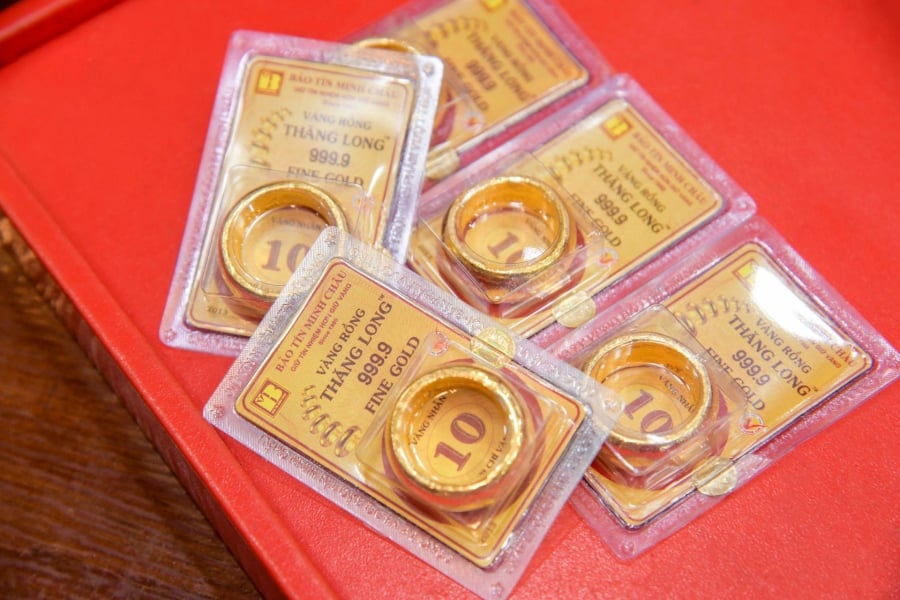 Tại Phú Quý, vàng miếng SJC giao dịch 144,5 – 147,5 triệu đồng/lượng, giảm 700.000 đồng mỗi chiều; spread 3 triệu đồng/lượng.    