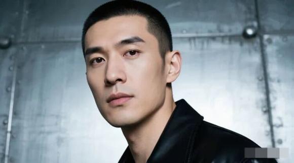 Người có vầng trán tròn, đầy và rộng, không có vết lõm thường được xem là sở hữu vận may tài lộc.