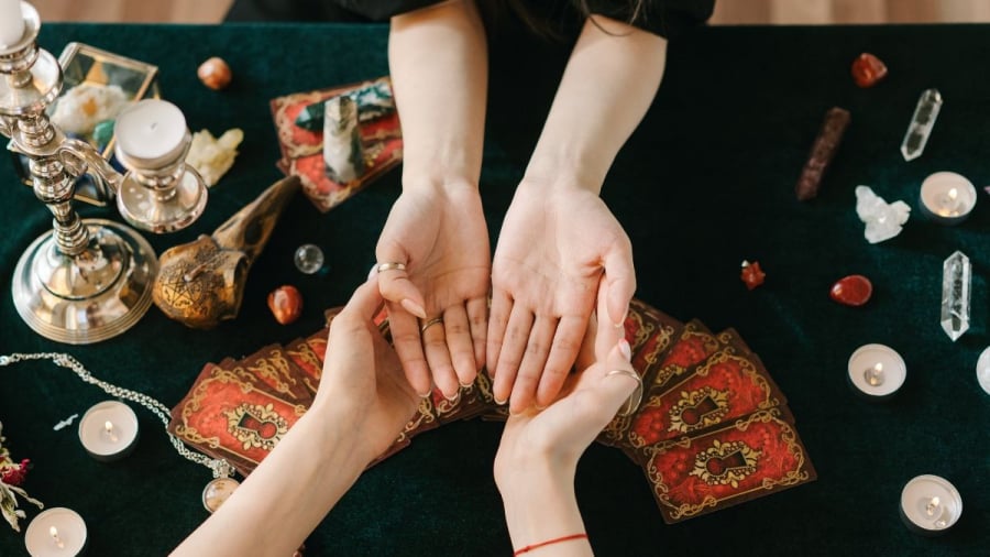 Nghệ thuật xem tướng tay cũng xuất hiện từ rất sớm ở châu Âu và Ấn Độ. Ảnh minh họa