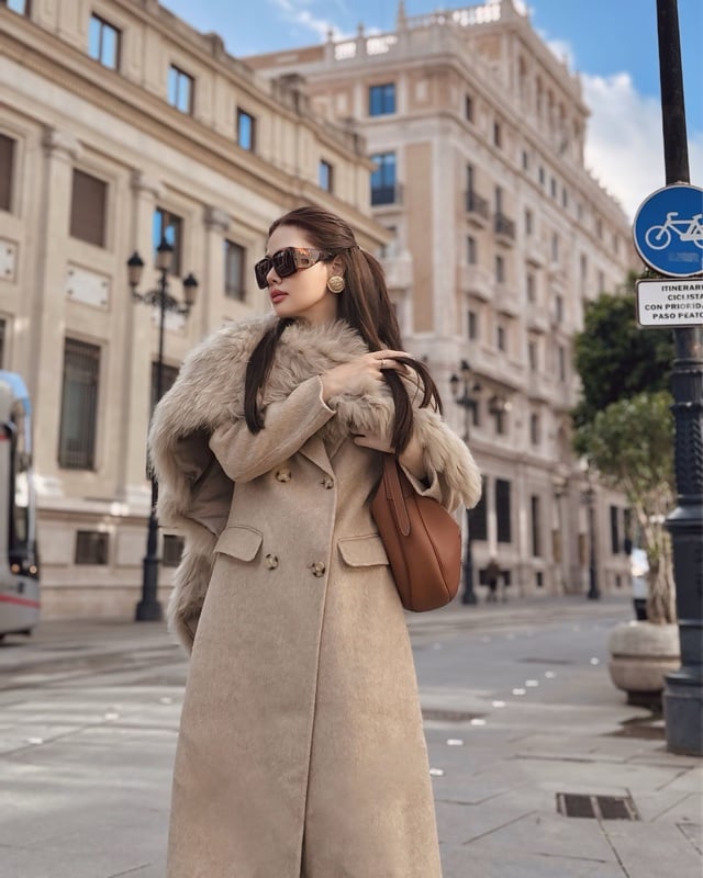 Sự kết hợp này không chỉ giúp tăng phần sang trọng mà còn thể hiện gu thẩm mỹ tinh tế.