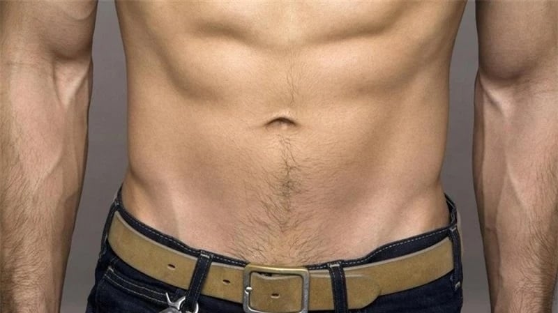 Bụng có lông mọc chứng tỏ người này có vận khí vô cùng tốt. (Ảnh minh họa)