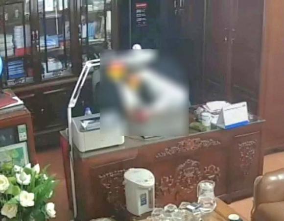 Cơ quan chức năng cũng sẽ làm rõ nguồn gốc clip, ai phát tán, mục đích và hậu quả gây ra để xử lý theo pháp luật.