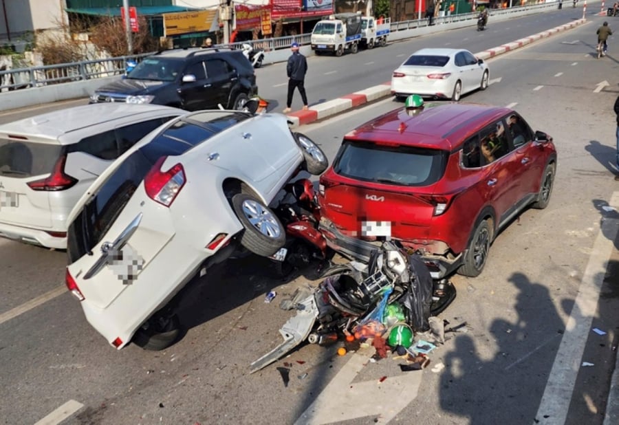 Chính phủ thành lập Quỹ giảm thiểu thiệt hại tai nạn giao thông đường bộ, hỗ trợ cho tổ chức, cá nhân trực tiếp tham gia giúp đỡ, cứu chữa, đưa người bị tai nạn giao thông đường bộ đi cấp cứu. (Ảnh minh họa)