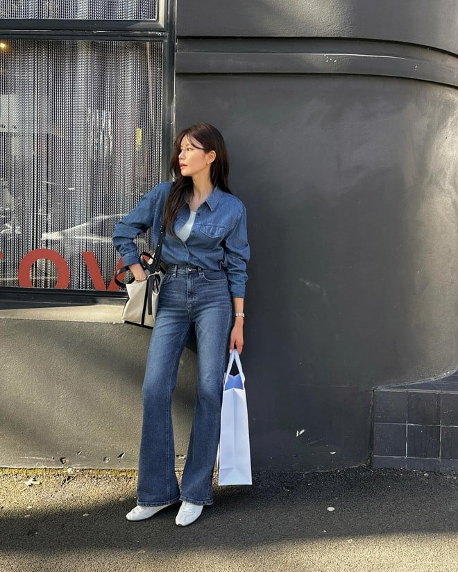 Mẫu giày này dễ phối đến mức có thể đi cùng hầu hết mọi trang phục – từ jeans và áo thun cho phong cách khỏe khoắn