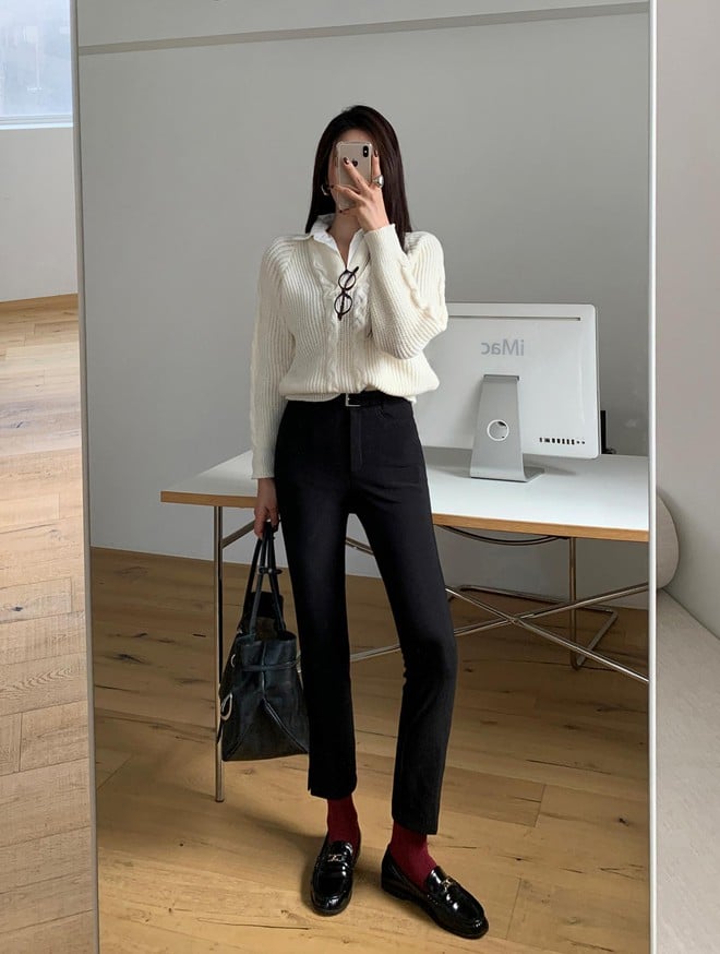 Để tăng hiệu ứng “hack tuổi”, hãy chọn loafer đế chunky hoặc chất liệu da bóng với gam màu sáng như be, kem hay nâu nhạt