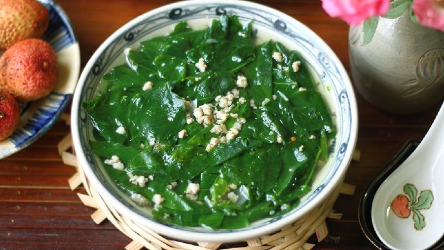 Rau ngót chứa nhiều chất dinh dưỡng, đặc biệt là giàu sắt.