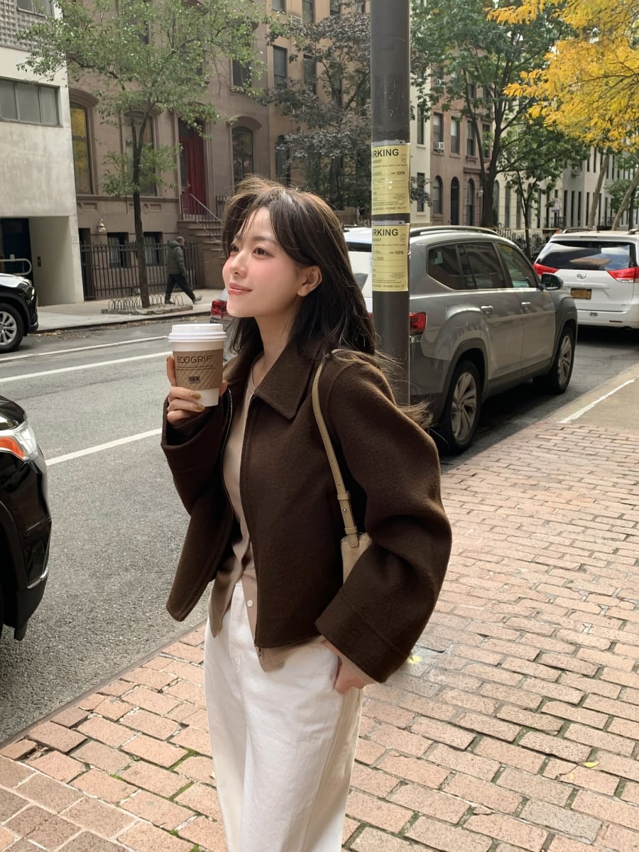 Độ dài này mang lại sự cân đối cho cơ thể và giúp đôi chân trông dài hơn. 