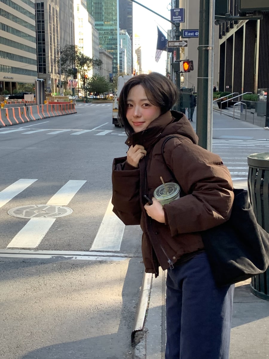  Những tông màu trung tính như be, nâu nhạt, trắng, đen hoặc pastel dễ phối và mang lại cảm giác gọn mắt