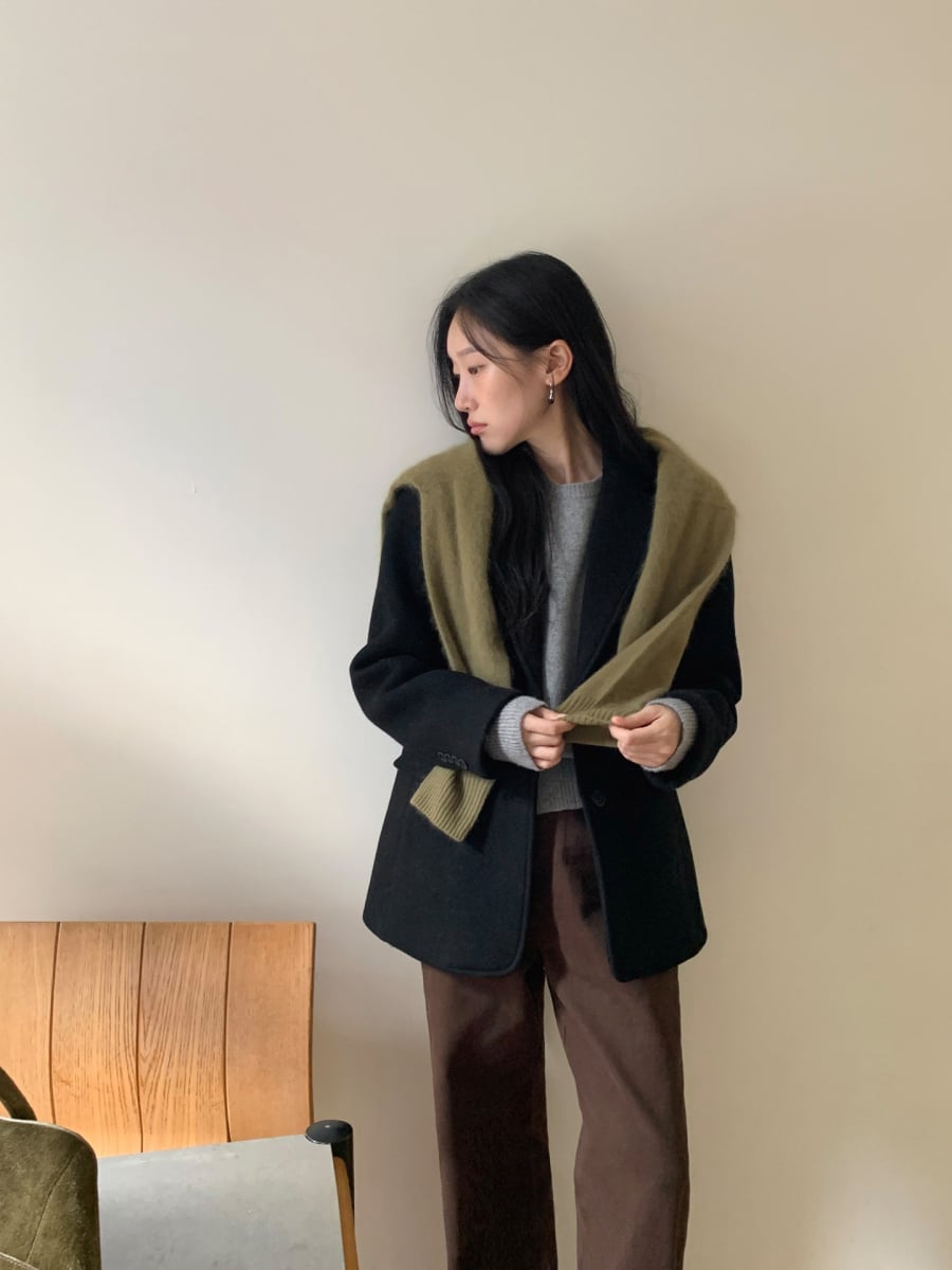 Blazer là item đa năng quanh năm, nhưng với nàng thấp bé, phiên bản blazer vừa vặn luôn là lựa chọn lý tưởng hơn cả.