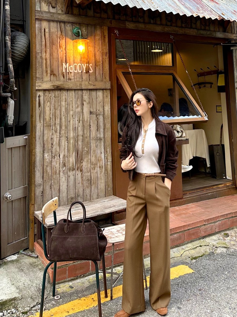 Áo ôm sát cơ thể luôn là món đồ “ăn điểm” trong mùa lạnh vì vừa giữ ấm tốt vừa giúp tôn trọn đường cong.