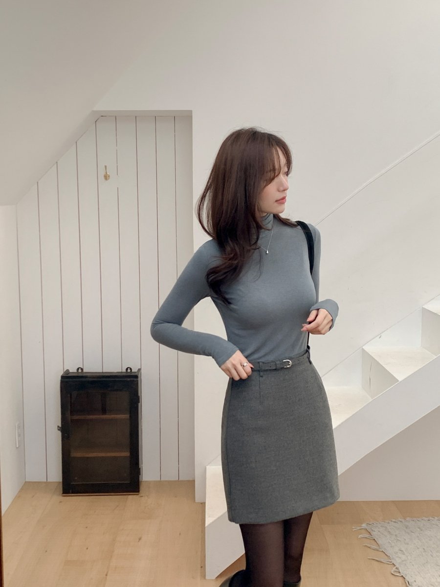 Khi phối cùng chân váy ngắn, chiếc áo mang lại cảm giác trẻ trung nhưng vẫn sang trọng.