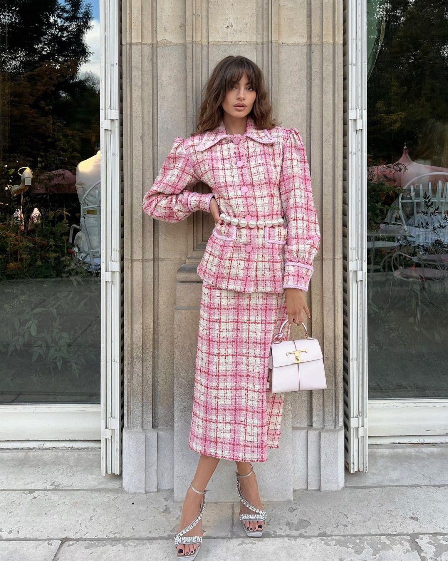 Bên cạnh sự hiện diện rộng rãi trong thời trang đường phố, phong cách này còn gắn liền với những nhà mốt lớn.