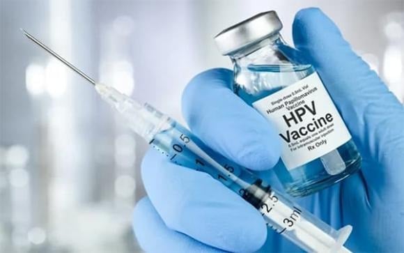 Theo Bộ Y tế, vaccine HPV trong TCMR sẽ ưu tiên nhóm tuổi phù hợp theo khuyến cáo của Tổ chức Y tế Thế giới (WHO), nhằm giảm số ca mắc mới, giảm gánh nặng bệnh tật và chi phí điều trị ung thư cổ tử cung trong tương lai.    