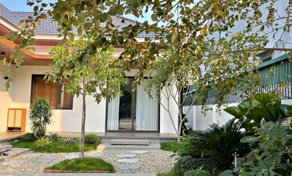 Đặc biệt, nếu cả gia đình đều cảm thấy muốn về nhà, và mỗi lần trở về đều thấy bình yên, thư giãn, đó chính là dấu hiệu của “địa linh nhân vượng” – nơi đất có linh khí tốt, hòa hợp với mệnh gia chủ.    