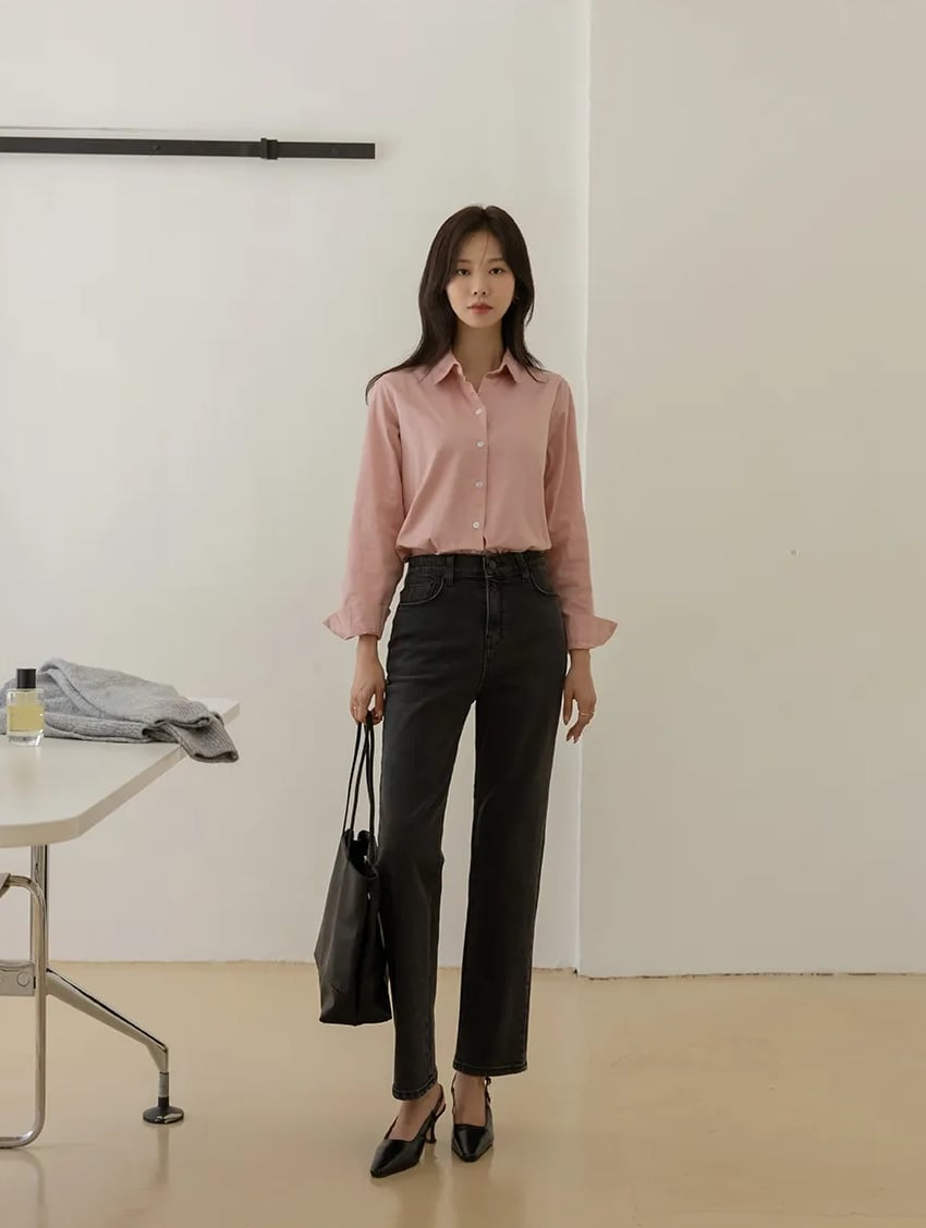 Quần jeans ống đứng là lựa chọn an toàn nhưng chưa bao giờ lỗi mốt.