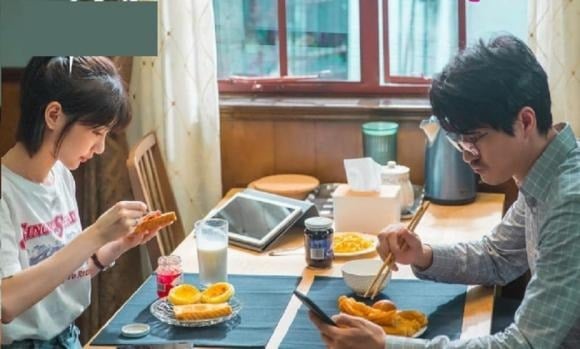 Một số người còn áp dụng tiêu chuẩn kép ngay cả với gia đình hai bên. Họ yêu cầu vợ nhún nhường với bố mẹ mình, nhưng lại có thể tranh cãi hoặc quát mắng bố mẹ vợ.