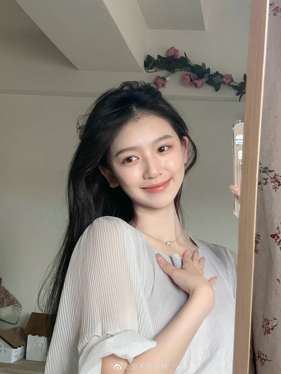 Một số loại chất tẩy rửa có khả năng lấy đi lớp dầu tự nhiên trên bề mặt da, khiến da trở nên khô ráp.