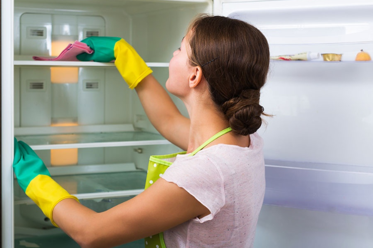 Tủ quần áo trẻ em là nơi luôn cần sạch và khô thoáng vì da trẻ rất nhạy cảm. Nếu tủ bị ẩm, có mùi hoặc có nấm mốc, chúng dễ bám vào quần áo, gây kích ứng cho trẻ.