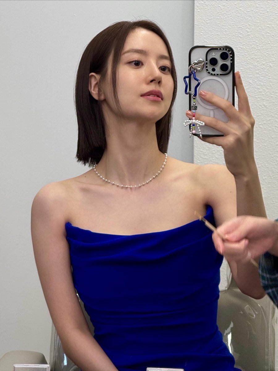 Độ dài ngang cằm hoặc hơi cao hơn một chút sẽ giúp gương mặt trông thon hơn, đồng thời làm nổi bật đường quai hàm sắc nét.