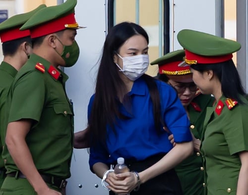 Thuỳ Tiên hầu tòa