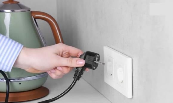 Tủ lạnh tuyệt đối không nên ngắt điện thường xuyên. 