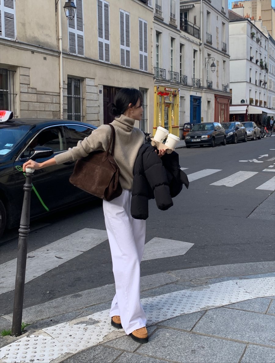 Vào những ngày đại hàn, áo phao gần như trở thành món đồ “cứu cánh”.