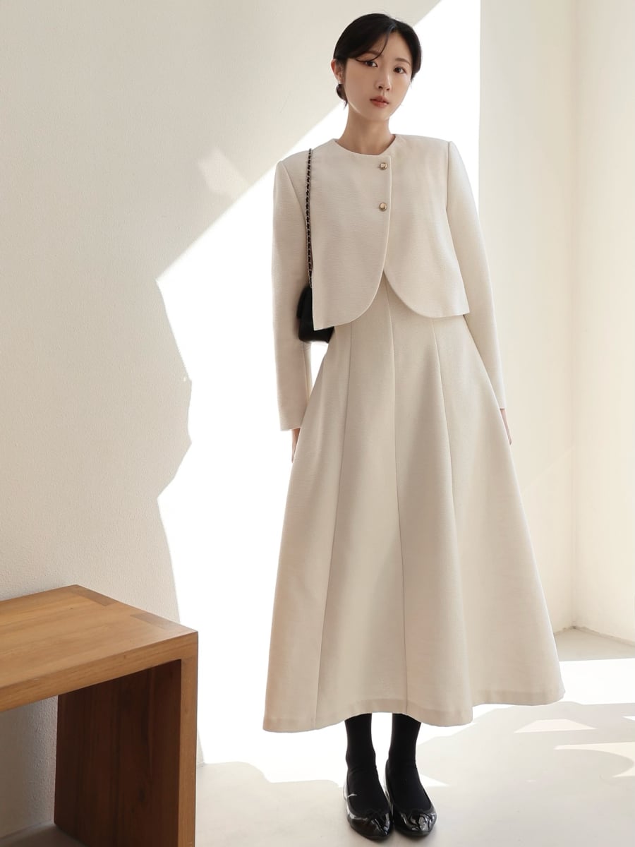 Váy liền vẫn có thể là lựa chọn lý tưởng vào mùa lạnh nếu bạn chú ý đến chất liệu.