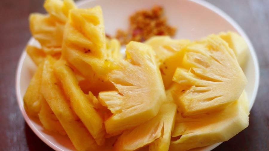 Phụ nữ thường xuyên ăn dứa, cơ thể nhận được nhiều lợi ích tuyệt vời.