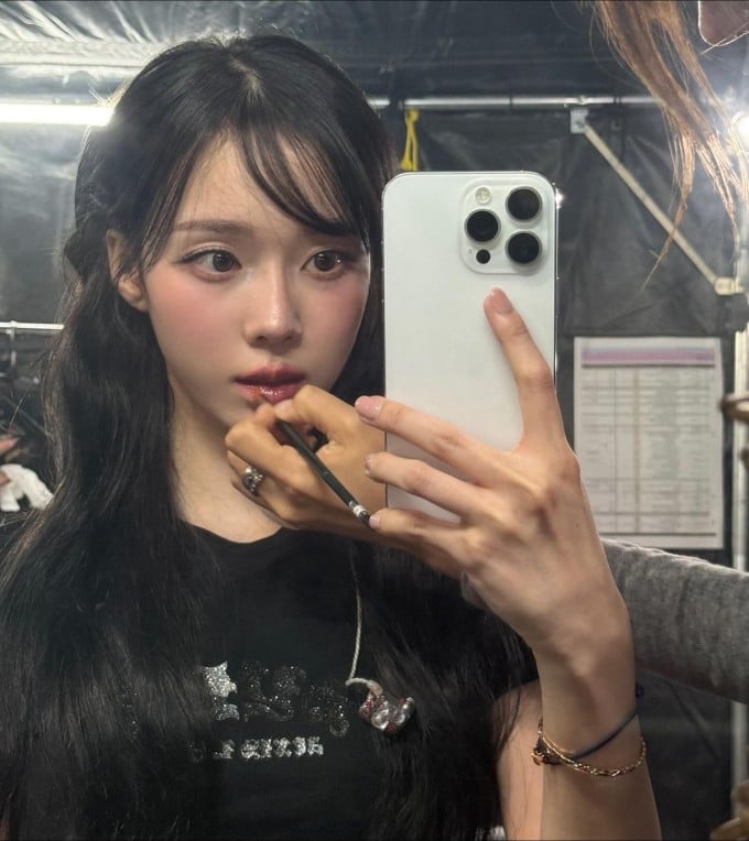 Mái lệch kiểu Winter (aespa) đặc biệt phù hợp với những người muốn tinh chỉnh đường nét gương mặt