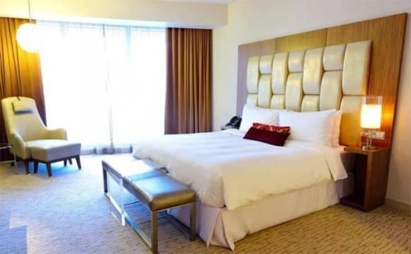 Ý nghĩa phong thủy xấu: Người xưa có câu “mặt trời lặn về hướng Tây” và thường liên tưởng hướng Tây với người đã khuất.