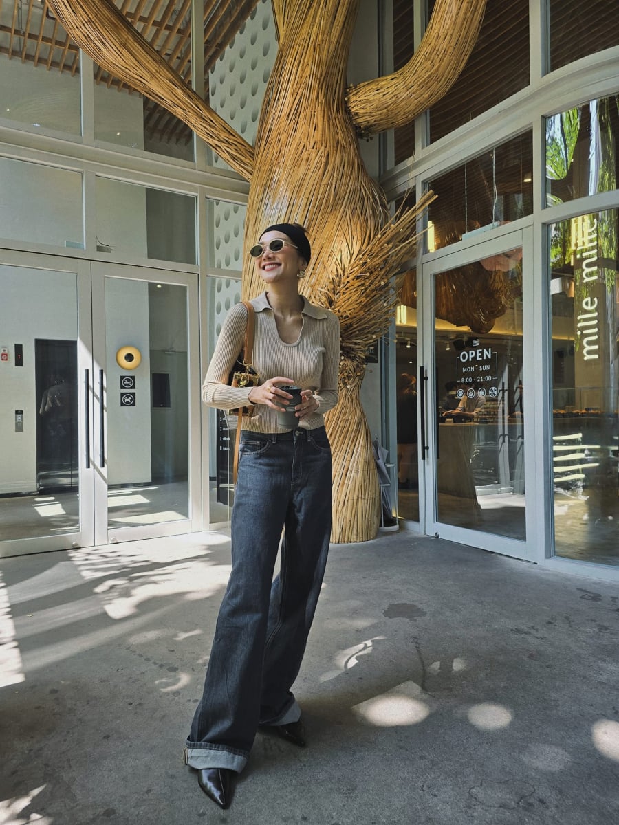 Thiết kế áo lửng giúp tôn dáng mà không cần sơ vin, quý cô trên 40 tuổi càng nên ghim.    