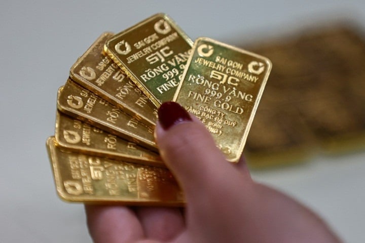 Giá vàng thế giới được niêm yết vào lúc 1h05 ở mức 4.064,2 USD/ounce, giảm 18,1 USD so với phiên trước, cho thấy áp lực điều chỉnh vẫn hiện hữu trong phiên giao dịch cuối tuần.    