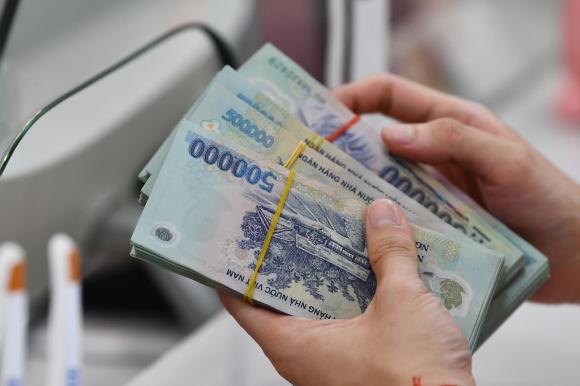 Khi lương tối thiểu tăng, mức lương tháng làm căn cứ đóng bảo hiểm thất nghiệp cũng sẽ tăng, kéo theo mức đóng tối thiểu tăng, từ đó quyền lợi bảo hiểm thất nghiệp của người lao động cũng được nâng lên.    