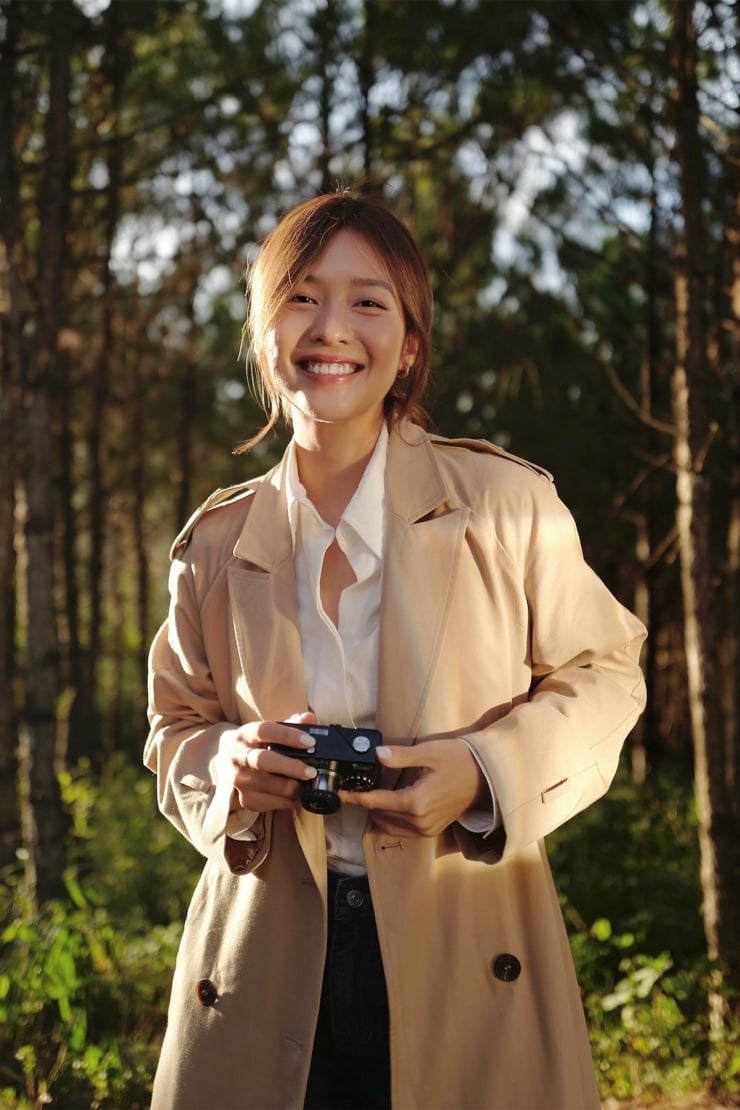  Set đồ này tuy đơn giản nhưng cực kỳ hiệu quả, mang đến vẻ ngoài gọn gàng, hiện đại và phù hợp với nhiều dáng người.    