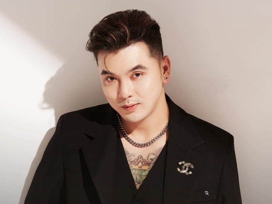 Ưng Hoàng Phúc đáp trả khi bị nói đi từ thiện nhớ “đứng vào chỗ sâu chụp ảnh