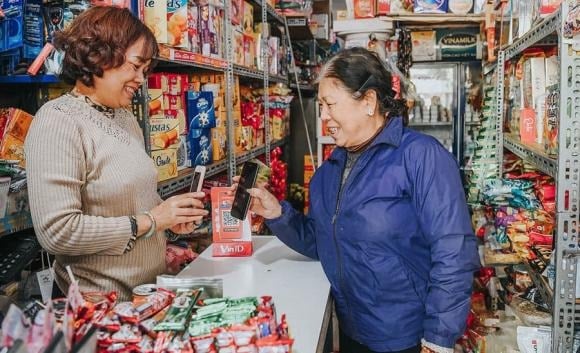 Để đồng bộ chính sách, Bộ Tài chính đang nghiên cứu nâng ngưỡng doanh thu không phải nộp thuế thu nhập cá nhân đối với hộ kinh doanh lên mức tương ứng, đồng thời báo cáo Chính phủ điều chỉnh phù hợp, hỗ trợ các hộ có doanh thu dưới 3 tỷ đồng. 