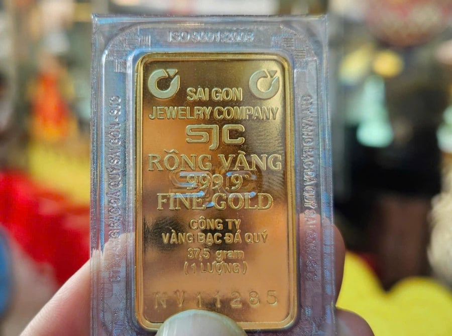 Tại Bảo Tín Minh Châu, SJC giao dịch ở mức 151,9 – 153,4 triệu đồng/lượng, tăng 500.000 đồng/lượng so với hôm qua, chênh lệch mua – bán 1,5 triệu đồng/lượng.    