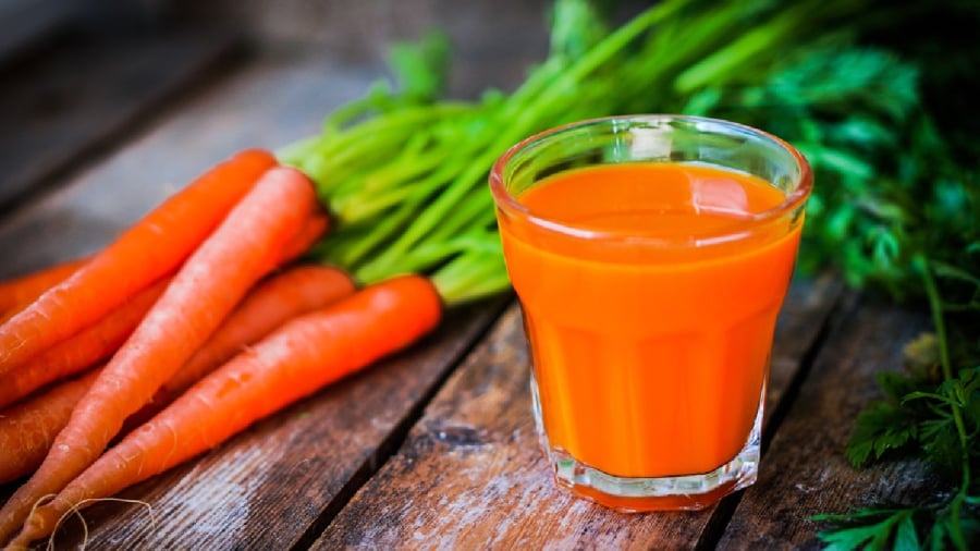 Bạn có thể bổ sung nước ép cà rốt vào chế độ ăn uống.