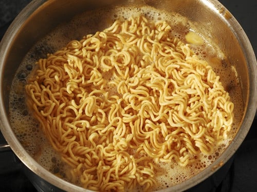 5 nhóm người thèm mấy cũng không được ăn mì tôm