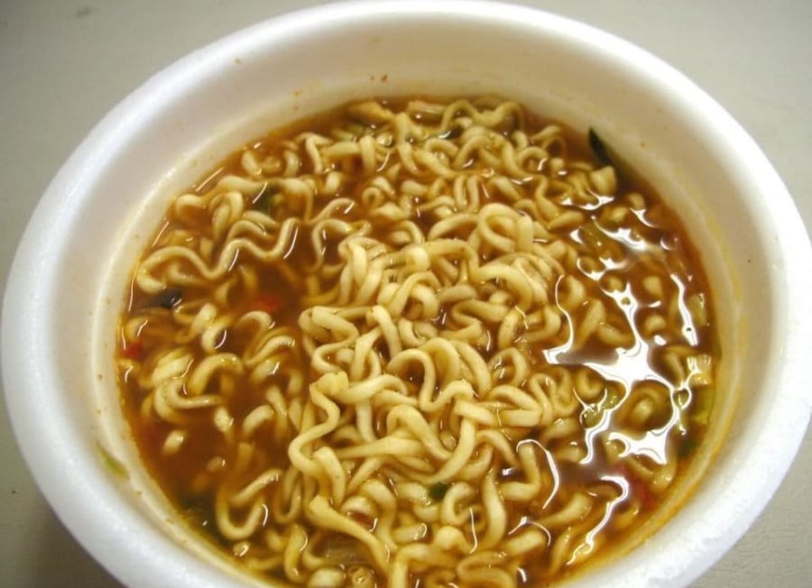 Đa số mì ăn liền được chiên trong dầu để tạo độ giòn và để dễ bảo quản