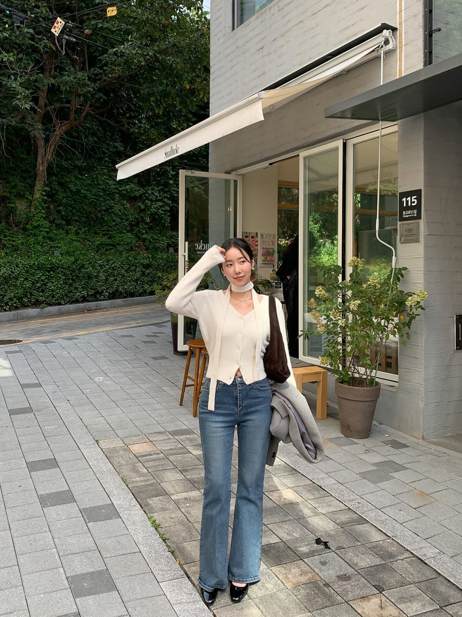 Nhờ sự đa dạng trong kiểu dáng như cổ lọ, cổ tròn hay dáng rộng, bạn có thể lựa chọn phiên bản phù hợp với vóc dáng và sở thích.