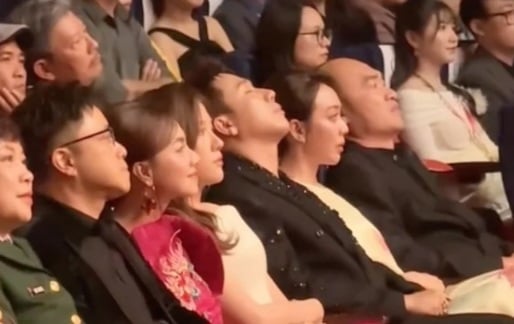 Lộ khoảnh khắc Trấn Thành ngủ gật ở sự kiện?