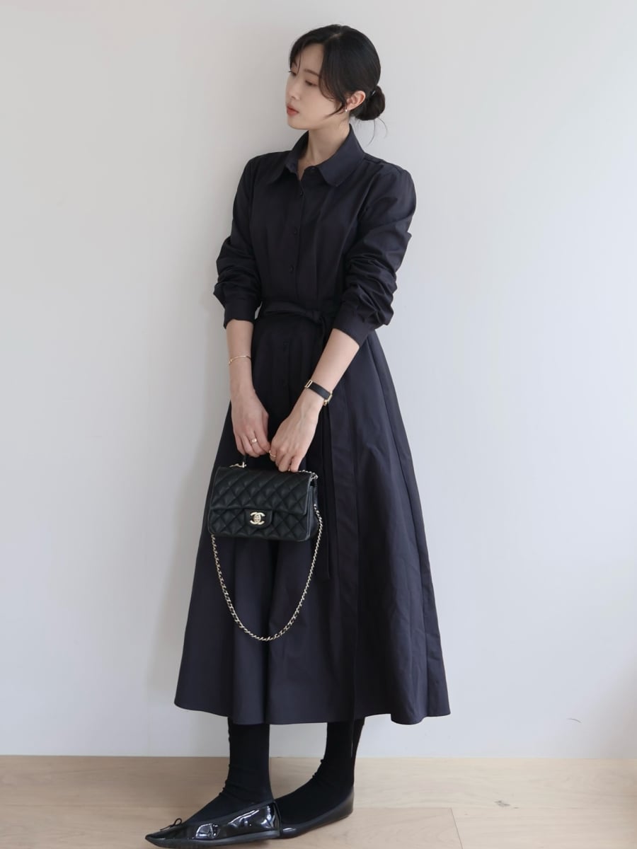 Kiểu váy dài quá gối kết hợp cùng legging hoặc tất dày giúp giữ ấm tốt nhưng không làm mất đi vẻ nữ tính thanh lịch.