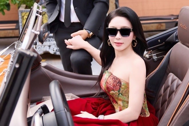 Đến nay, Công an đã khởi tố Phan Thị Mai (SN 1974, Giám đốc Công ty TNHH Thẩm mỹ viện Mailisa), Hoàng Kim Khánh (Tổng Giám đốc, chồng bà Mai) và 6 người khác về tội Buôn lậu.    