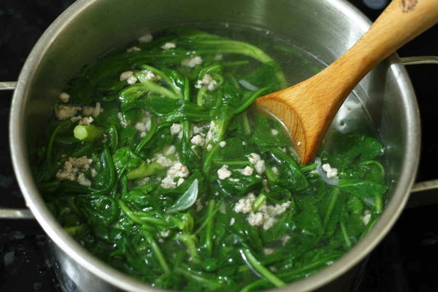 Rau cải cúc đang vào mùa, loại rau này không chỉ ngon mà còn mang lại những lợi ích tuyệt vời cho sức khỏe.